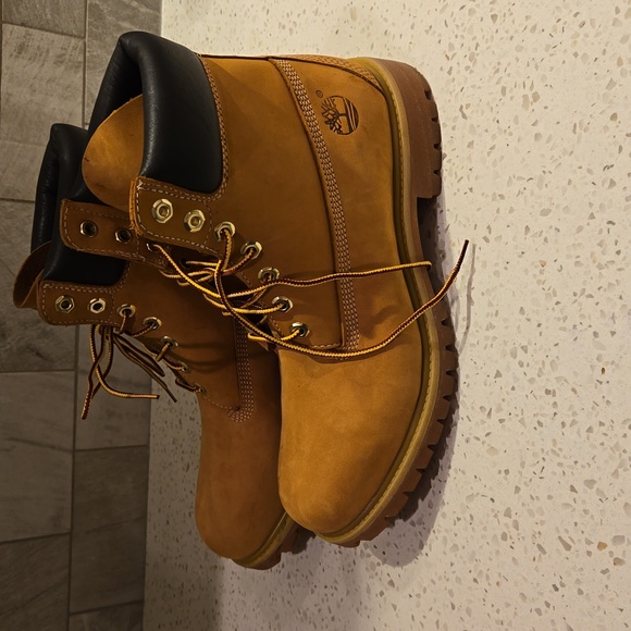 Men's Timberland Classic 6" Premium Waterproof Boots - Picture 3 of 3